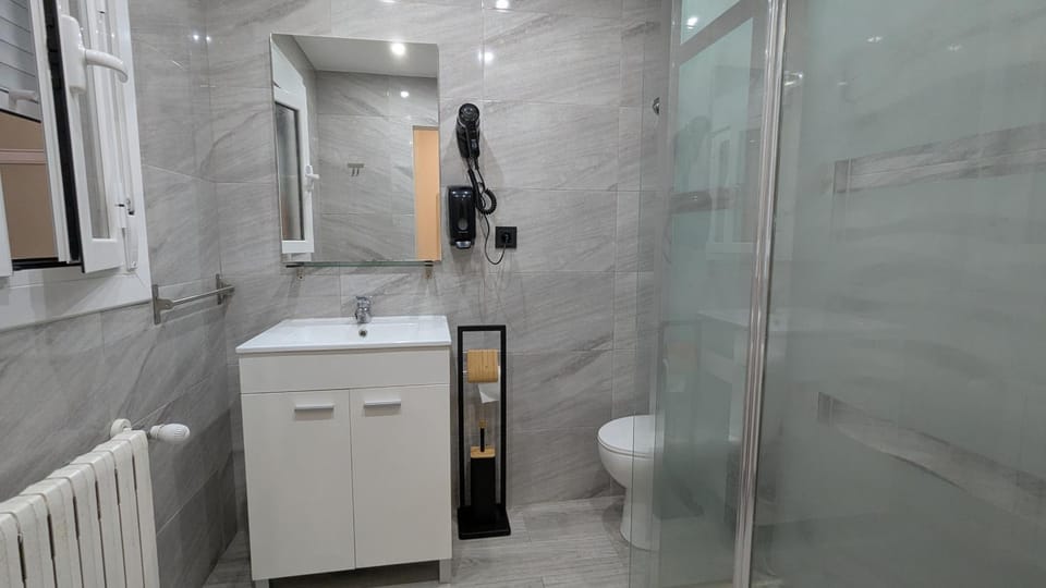 Shower, Bathroom, hair dryier