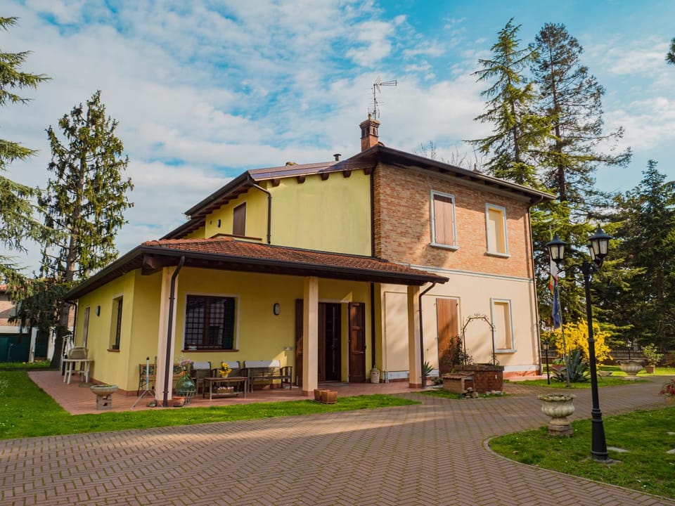 Property building, Day, Garden