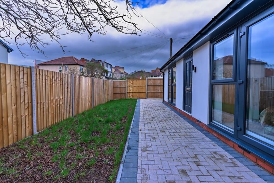 Property building, Spring, Day, Garden, Garden view