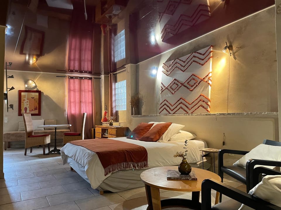 Night, Photo of the whole room