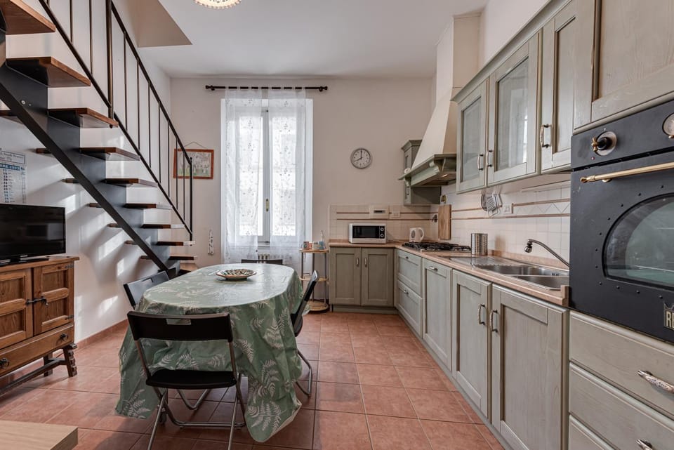 Property building, Kitchen or kitchenette, Living room