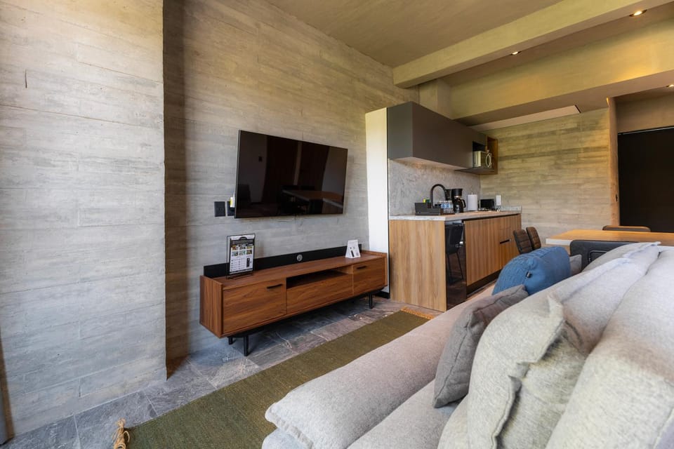 TV and multimedia, Living room, Seating area, Evening entertainment