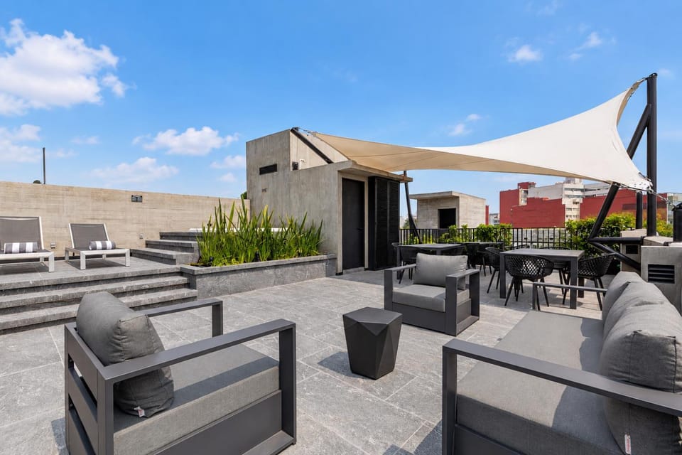 Hot Tub, Balcony/Terrace, Seating area, Dining area, City view