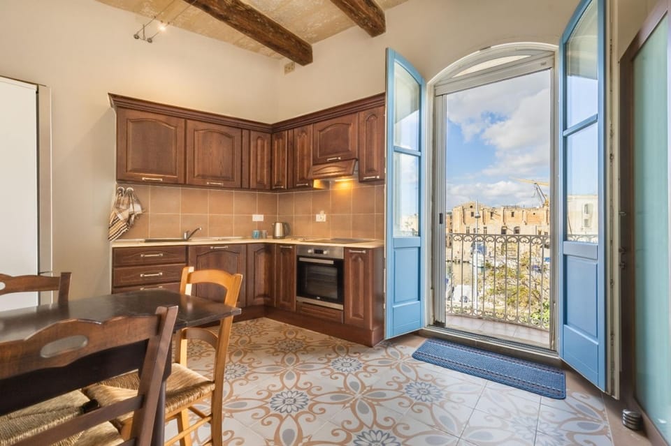 Balcony/Terrace, Kitchen or kitchenette, Dining area