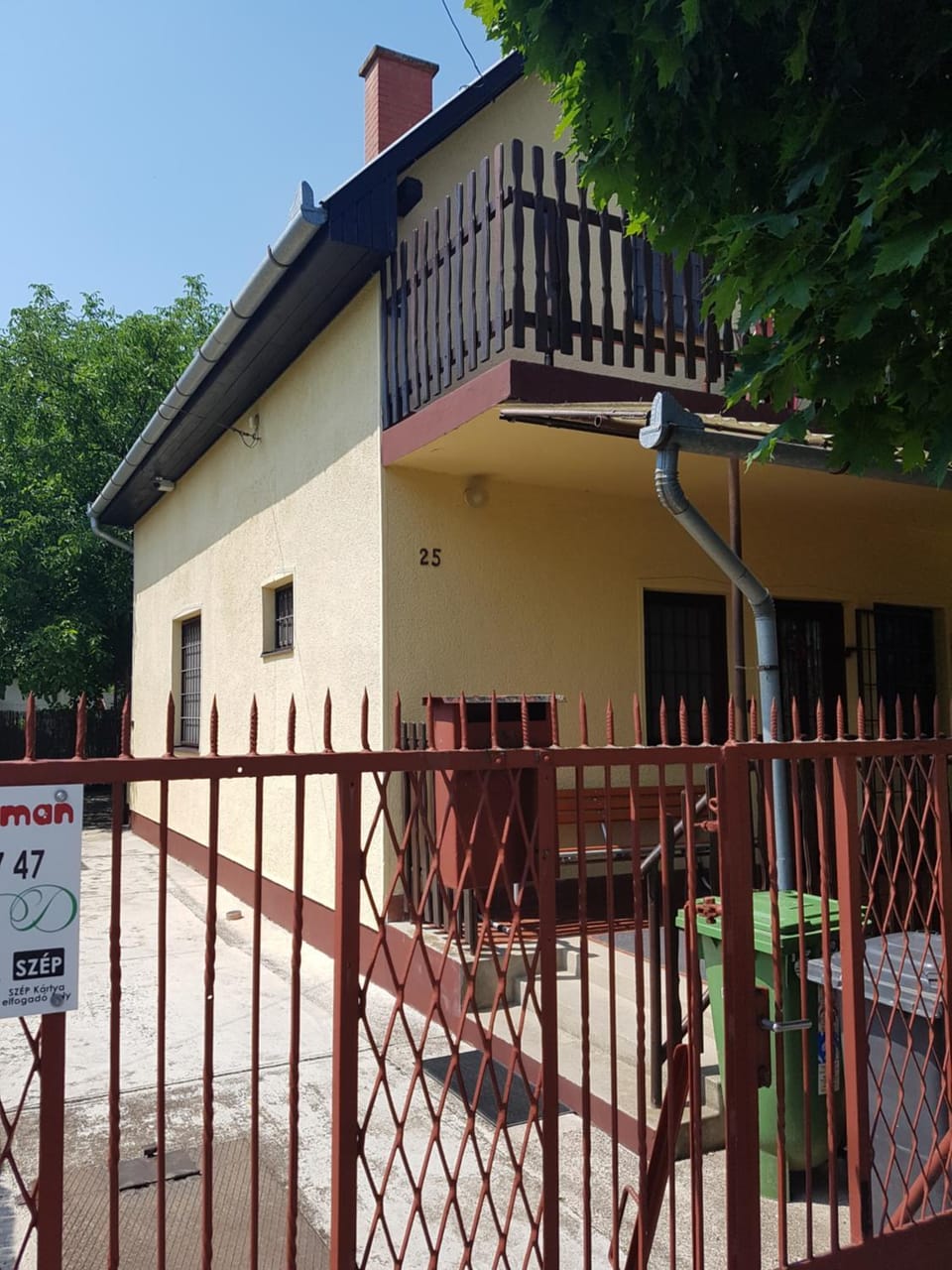 Facade/entrance