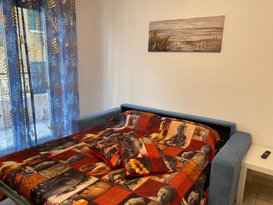Bed, Seating area