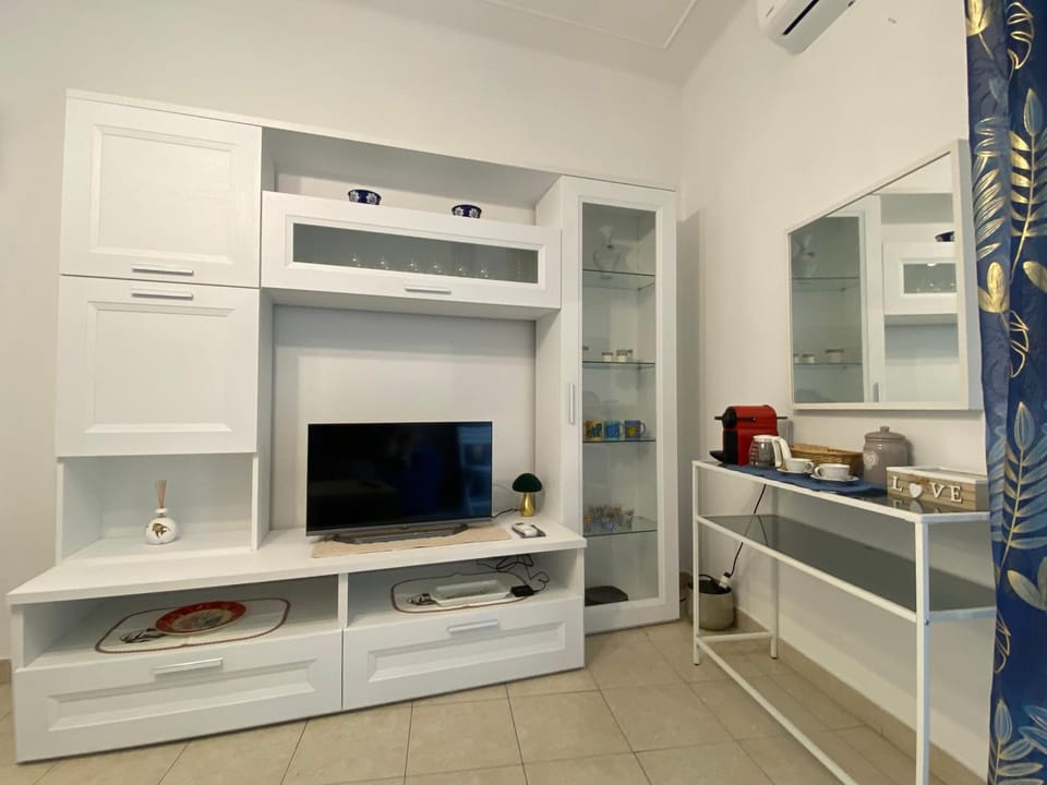 TV and multimedia, wardrobe