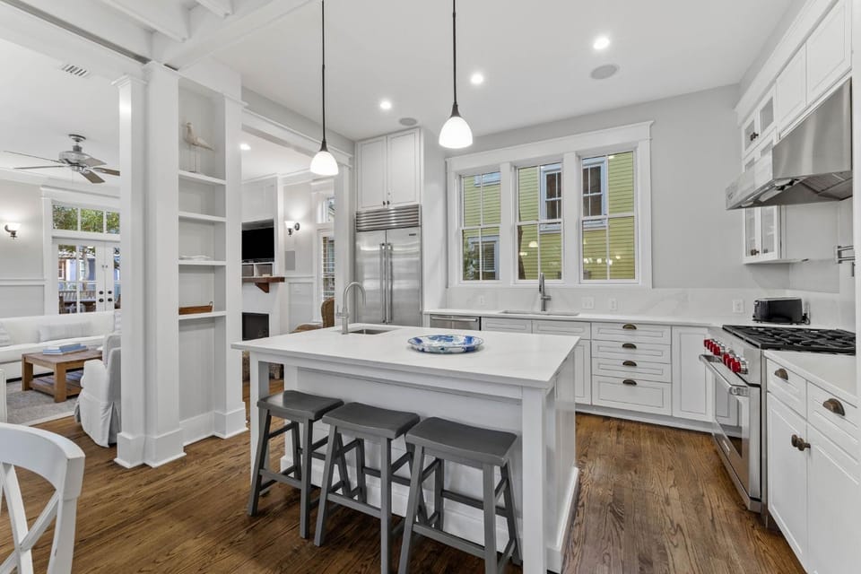 Kitchen or kitchenette, Dining area, kitchen