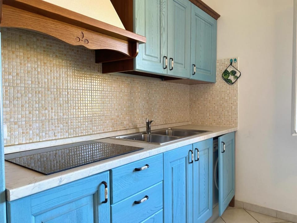 Dining area, kitchen