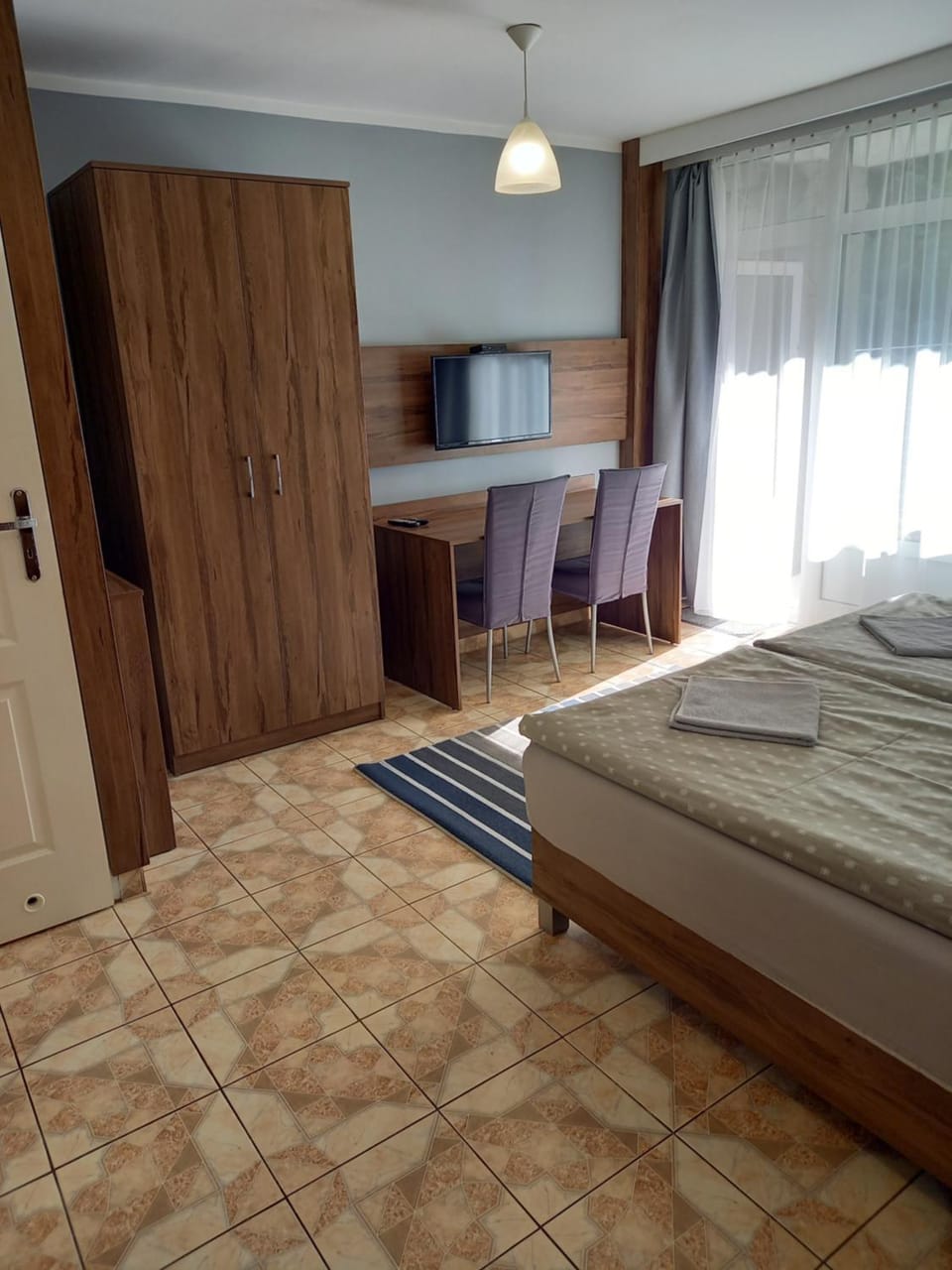 Photo of the whole room, wardrobe