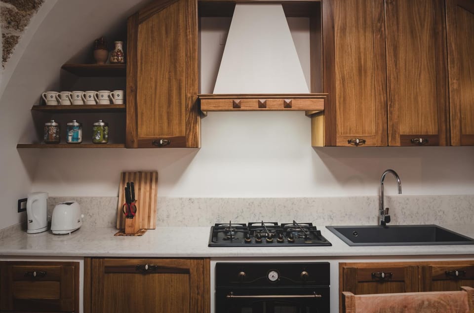 Kitchen or kitchenette, pet friendly, stove
