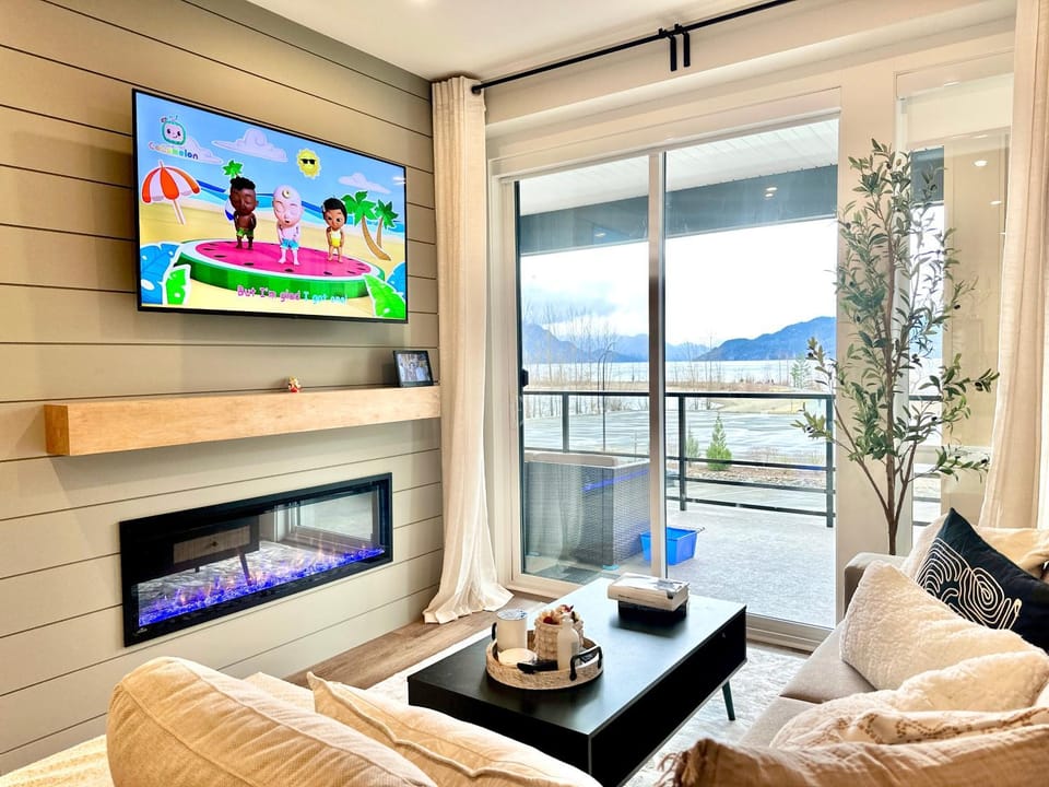 Living room, Lake view, flat iron