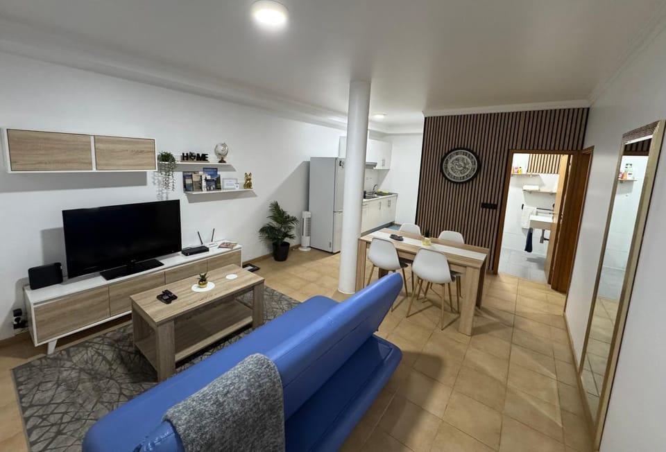 Communal lounge/ TV room, TV and multimedia, Kitchen or kitchenette, Living room, Seating area, Dining area