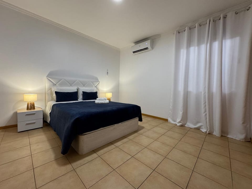 Bed, Photo of the whole room, Bedroom, air conditioner
