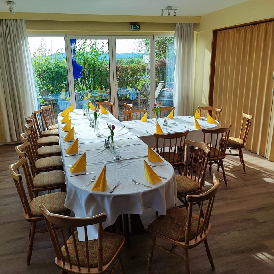Restaurant/places to eat, Banquet/Function facilities
