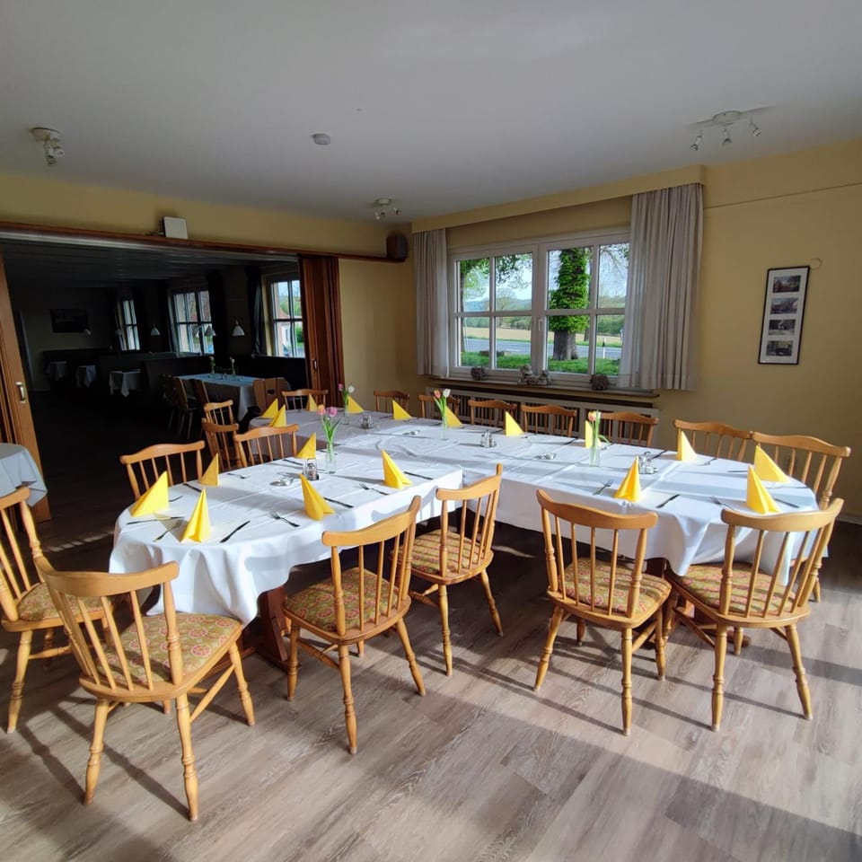 Restaurant/places to eat, Restaurant/places to eat, Banquet/Function facilities