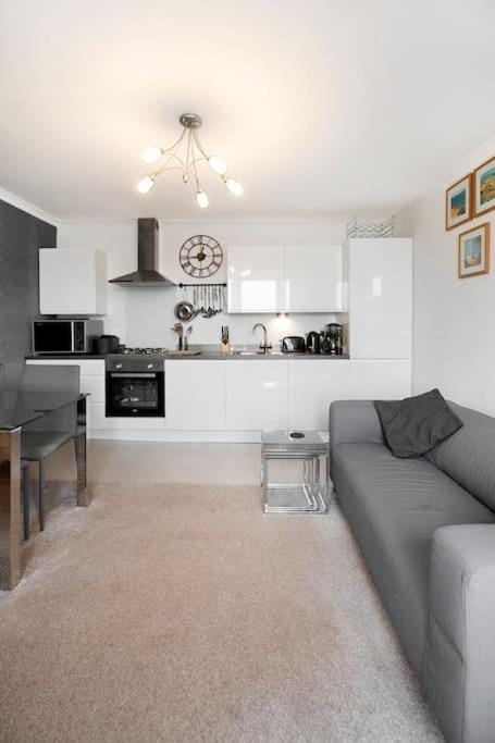 Beach Front Flat Shaldon with Parking Apartment in Teignmouth