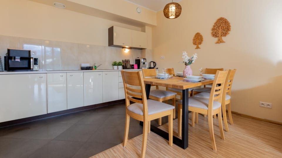 Dining area, pet friendly