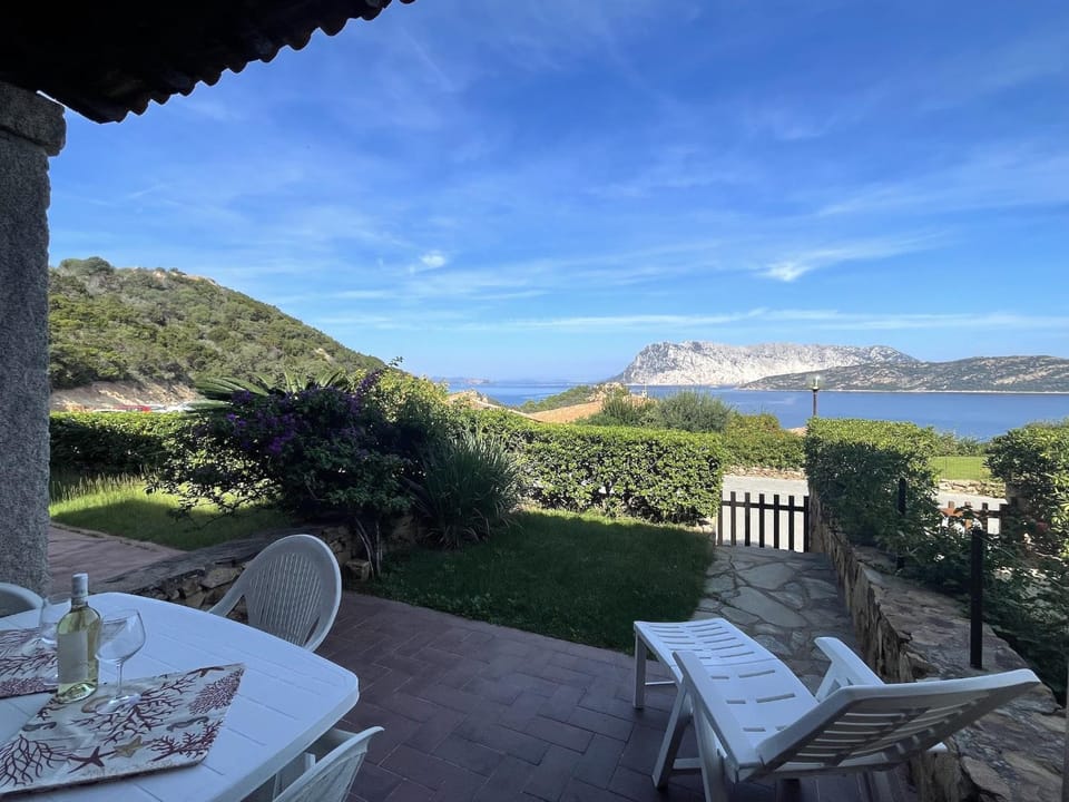 Natural landscape, View (from property/room), Balcony/Terrace, Garden view, Sea view, Lunch