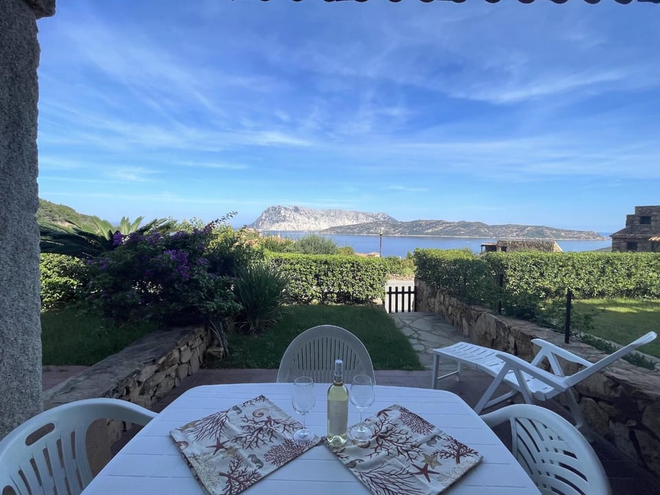 Natural landscape, View (from property/room), Balcony/Terrace, Garden view, Sea view, Lunch