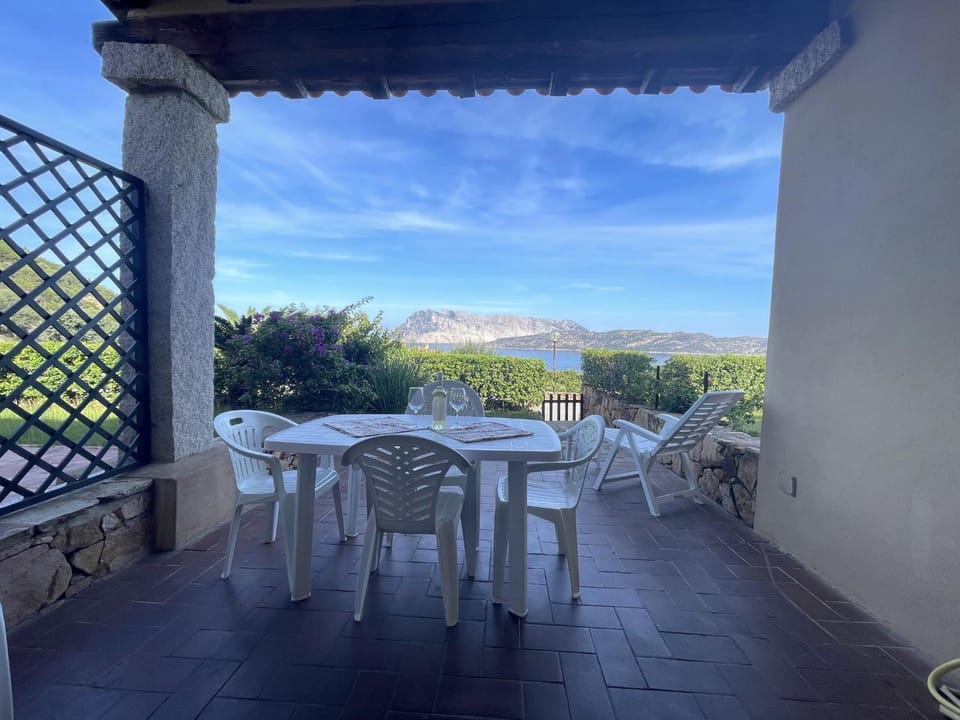 Natural landscape, View (from property/room), Balcony/Terrace, Garden view, Sea view, Lunch