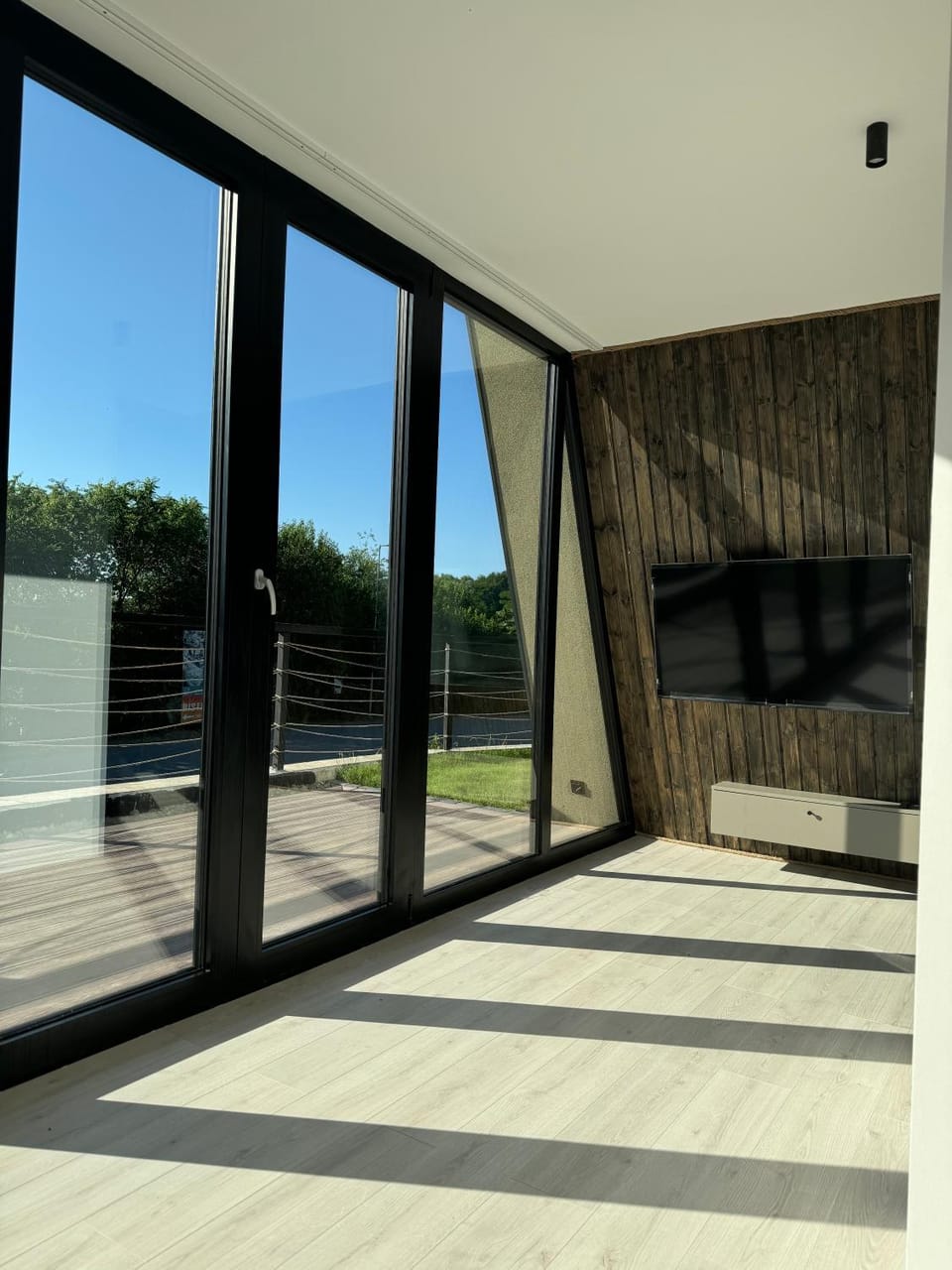 View (from property/room), Balcony/Terrace, Living room