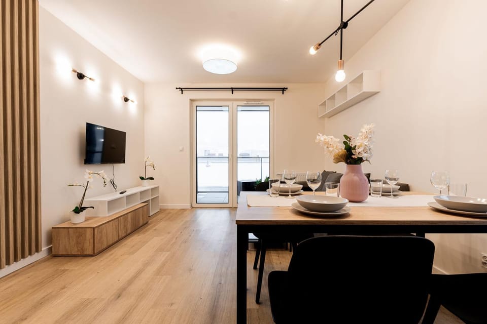 TV and multimedia, Living room, Seating area, Dining area, Evening entertainment