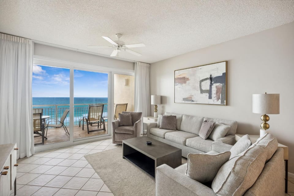 View (from property/room), Balcony/Terrace, Living room, Sea view