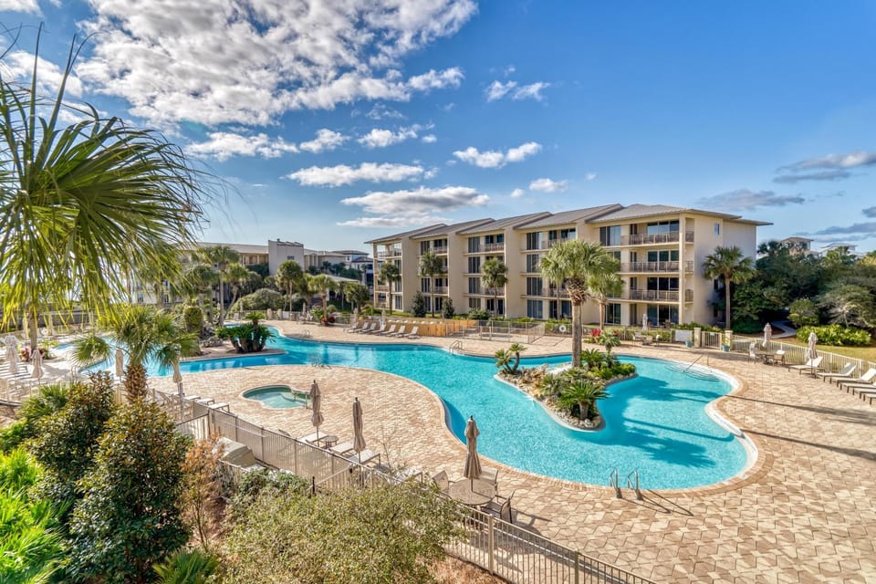 Neighbourhood, Swimming pool