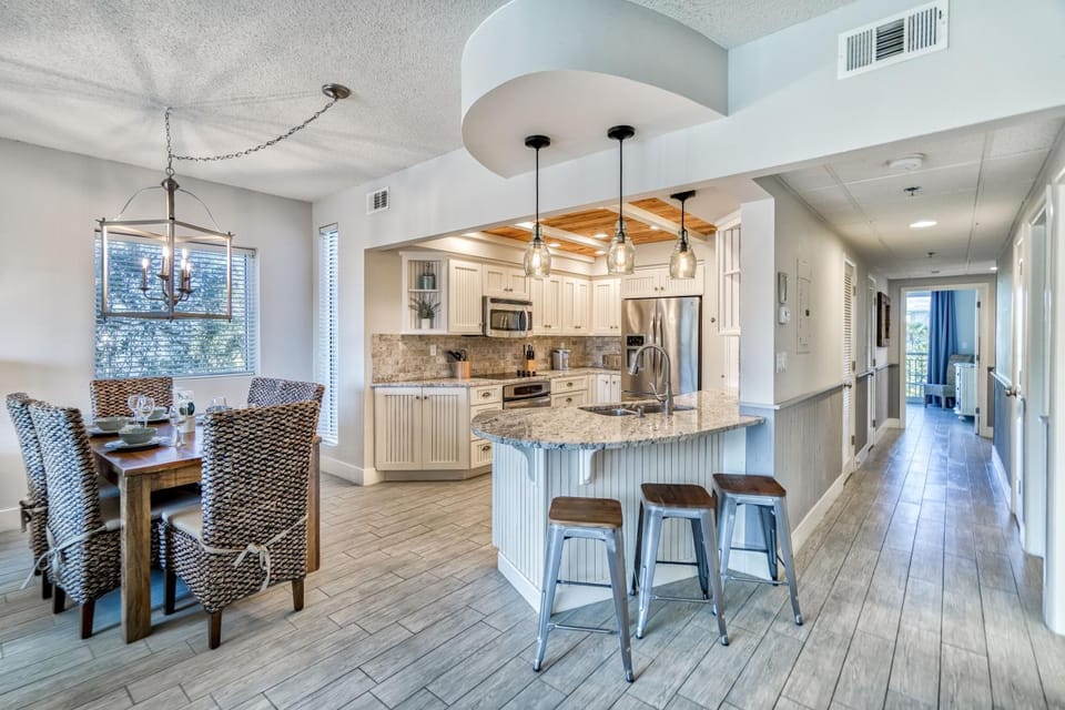 Kitchen or kitchenette, Dining area, kitchen