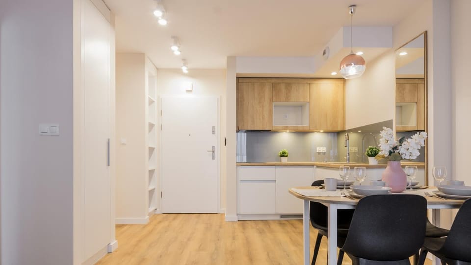 Kitchen or kitchenette, Dining area, stove