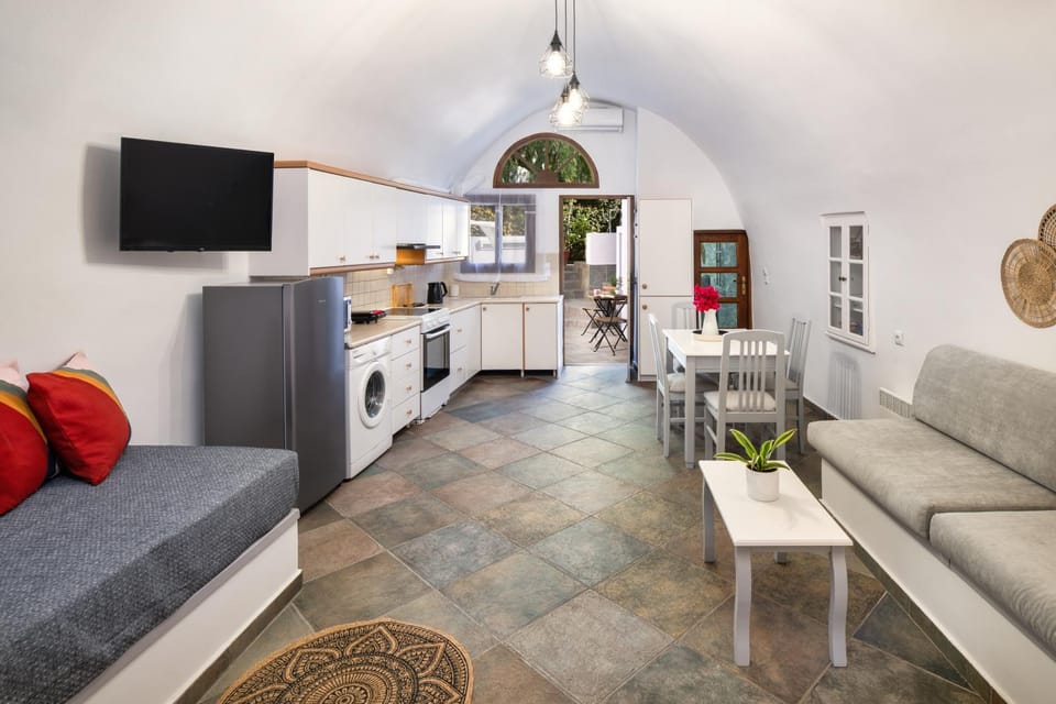 Communal lounge/ TV room, TV and multimedia, Living room, Dining area, Evening entertainment, minibar, pet friendly, stove