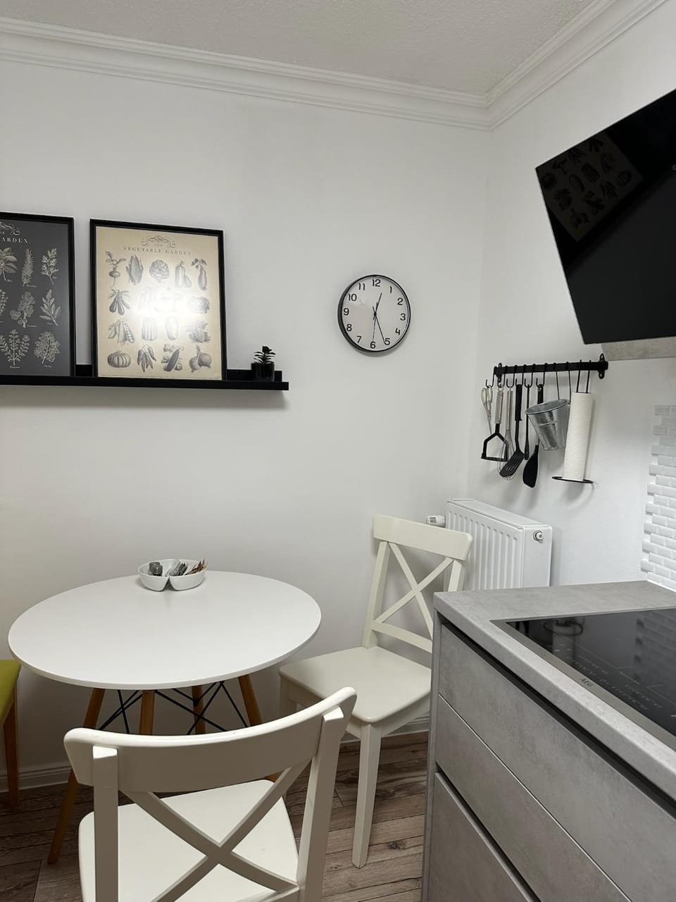 Kitchen or kitchenette, Dining area, minibar