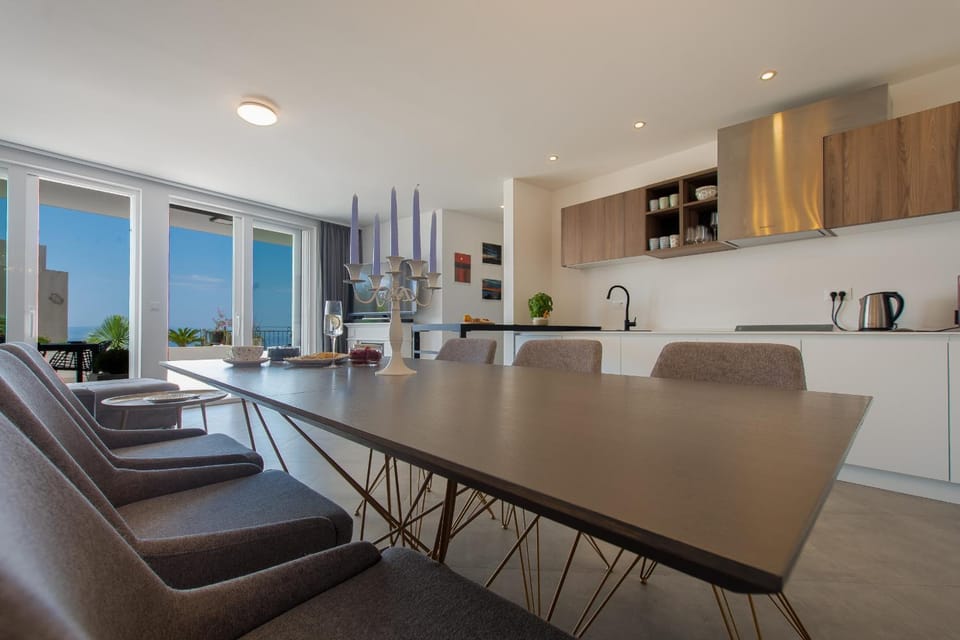 Seating area, Dining area