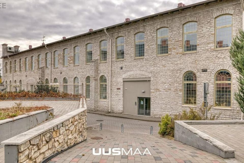 Property building, Location
