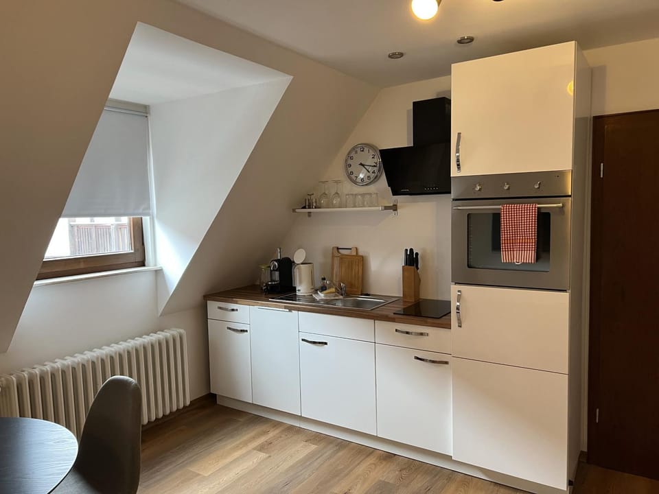 Coffee/tea facilities, Kitchen or kitchenette, pet friendly, stove