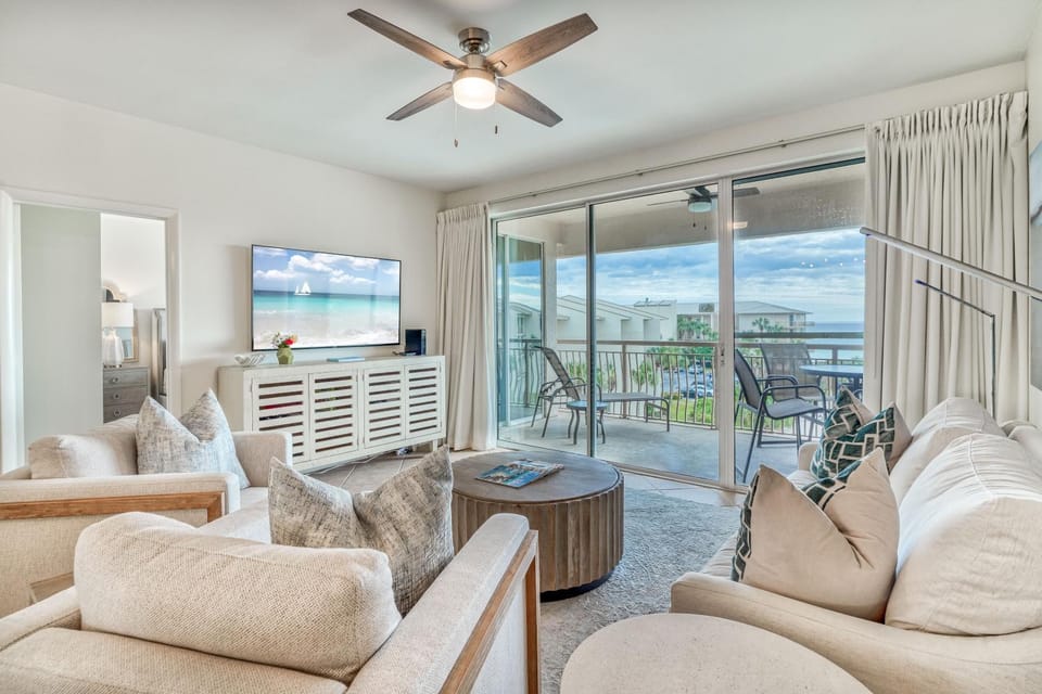 TV and multimedia, View (from property/room), Balcony/Terrace, Living room, Pool view, Sea view