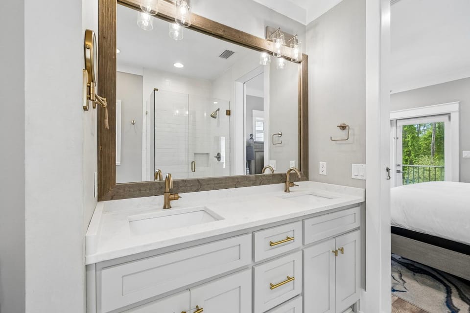 Bathroom, towels