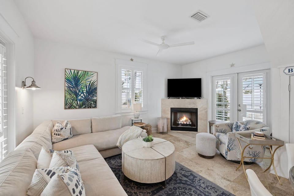 TV and multimedia, Living room, fireplace