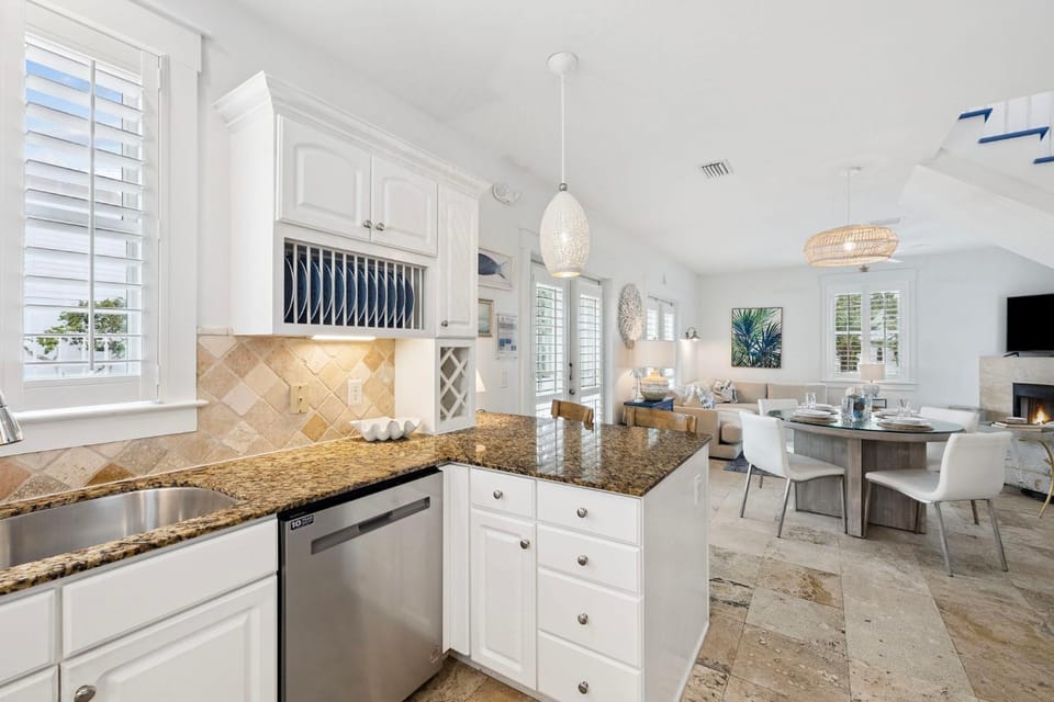 Kitchen or kitchenette, kitchen