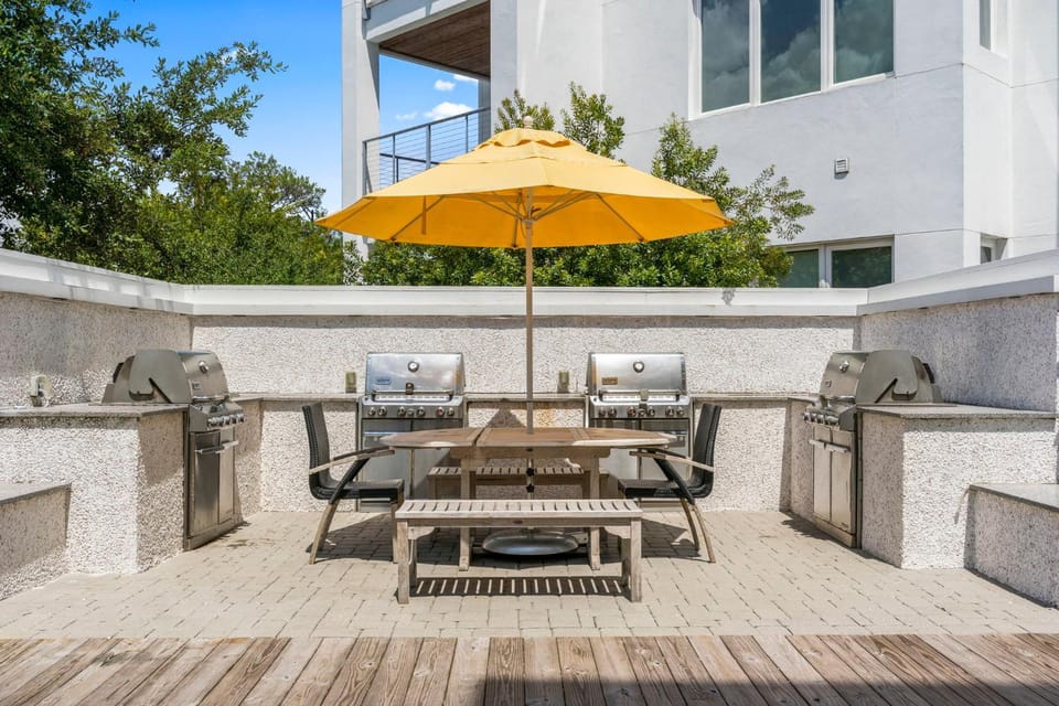 Property building, Patio, BBQ facilities, Dining area