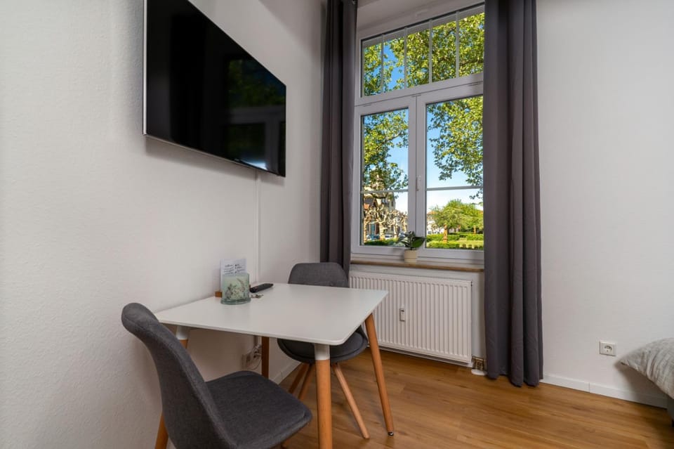 TV and multimedia, Seating area, Dining area, Evening entertainment