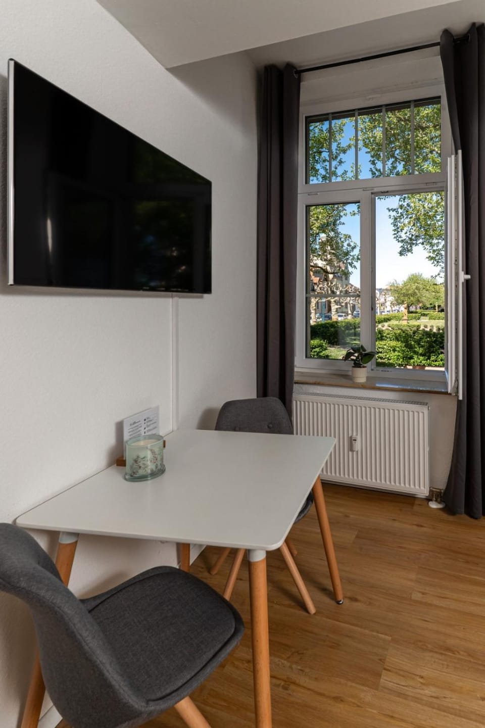 TV and multimedia, Seating area, Dining area, internet