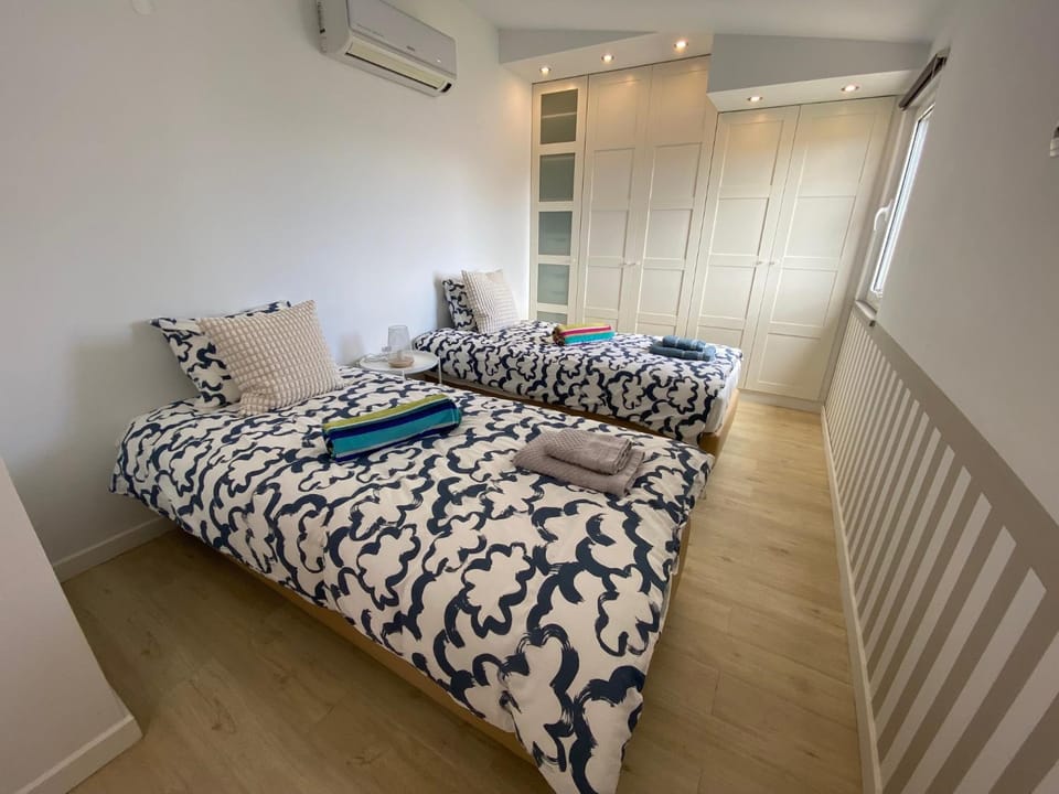 Bed, Photo of the whole room, Bedroom, towels, air conditioner