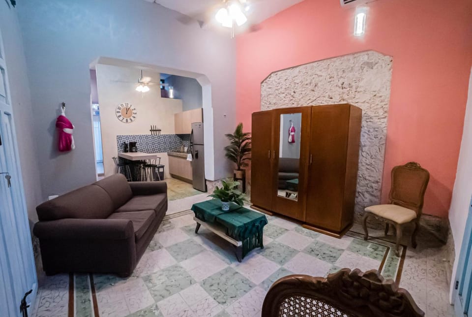 Living room, oven