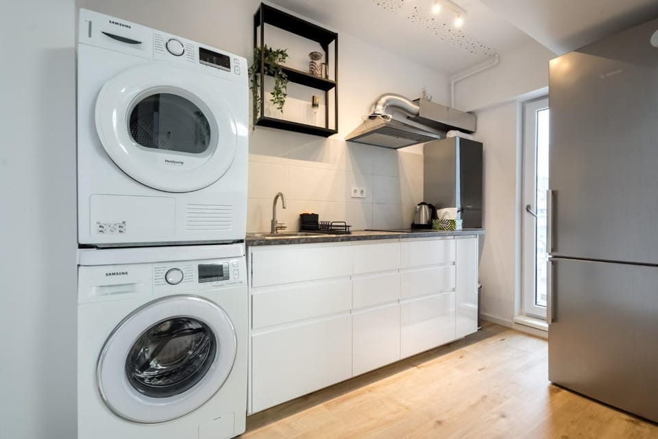 Kitchen or kitchenette, washing machine, dryer