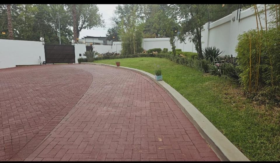 Bryanston Cottage Bed and Breakfast in Sandton