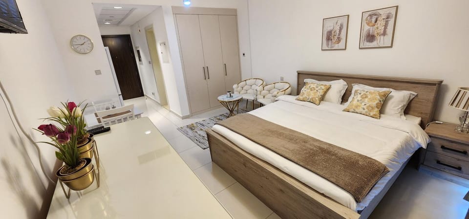 Photo of the whole room, Bedroom