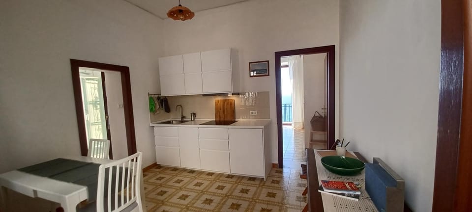 Kitchen or kitchenette, Dining area, stove