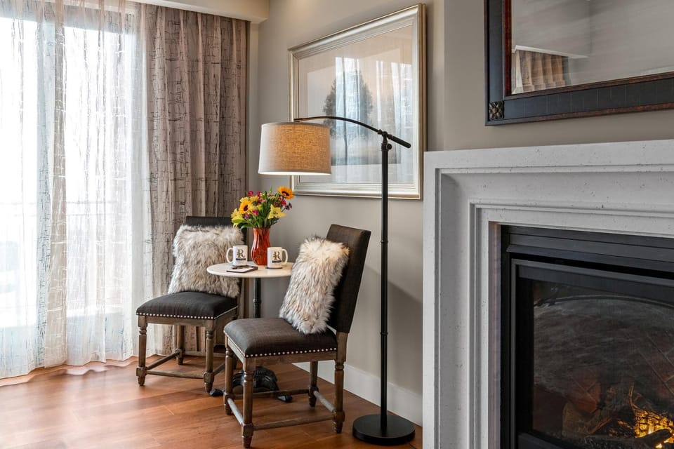 Seating area, flat iron
